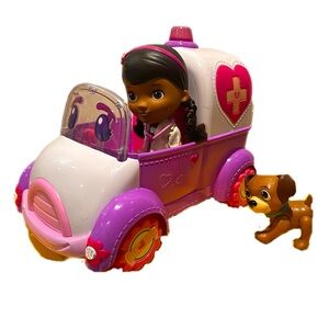 Disney | Doc McStuffins Doll and Rosie the Rescuer Talking Ambulance